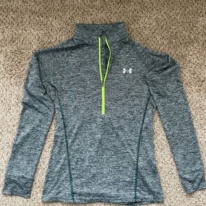 Sleek grey Under Armour long sleeve workout shirt. Breathable, size S.